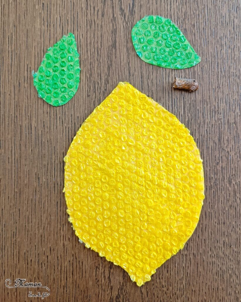 Créer un citron avec du papier à bulles et de la peinture : activité créative, récup et manuelle enfants - Recyclage, surcyclage de papier bulle - Découpage et collage de papier - Peinture sur papier à bulles - Bâton pour la queue du citron - Land Art et Nature - Thème Fruits et légumes, potager, printemps, été - Bricolage et décoration sympa et facile - Arts visuels maternelle et élémentaire - Cycles 1 et 2 - Créativité - tutoriel photos - mslf