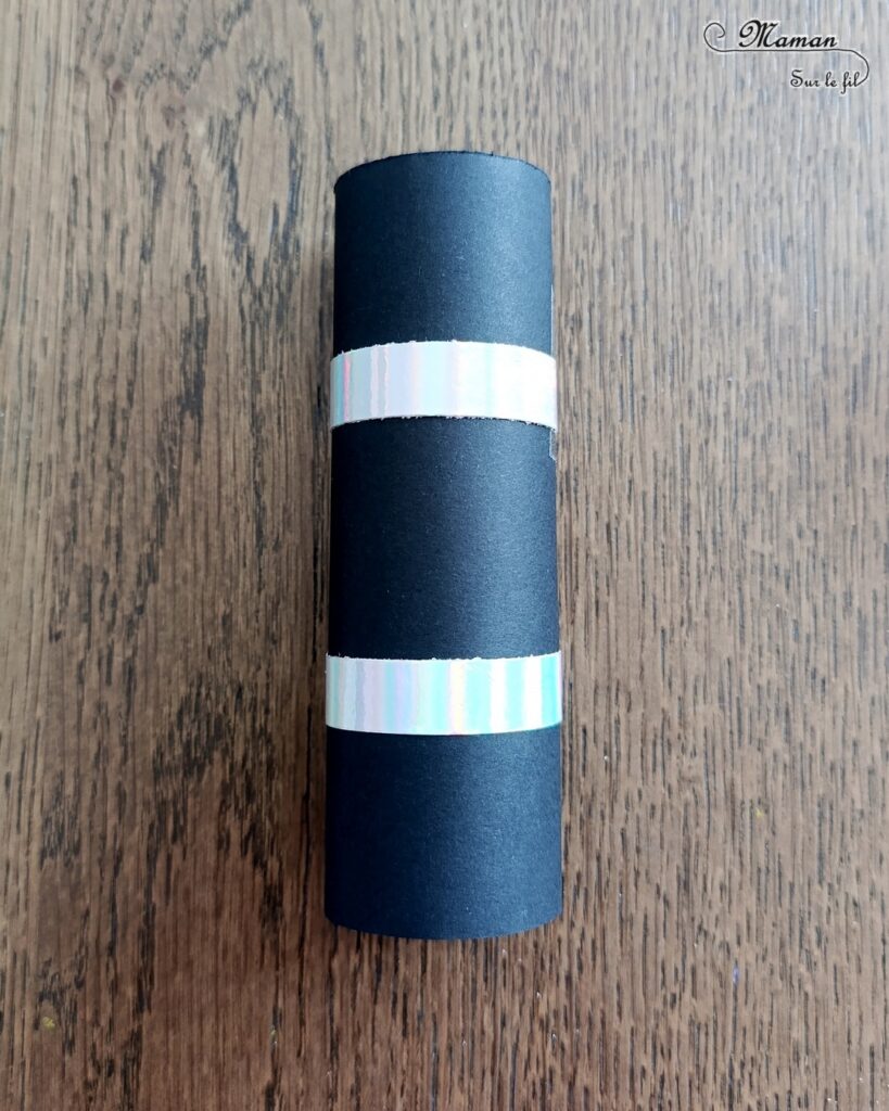 Fabriquer un micro en récup' : activité créative, récup et manuelle enfants - Recyclage, surcyclage d'un rouleau de papier toilette en carton (rouleau de PQ) - Bricolage rapide pour la fête de la musique - Découpage et collage de papier - Mouchoirs, essuie-tout, papier alu - Thème Fête de la musique, chant - Bricolage et décoration sympa et facile - Arts visuels maternelle et élémentaire - Cycles 1 et 2 - Créativité - tutoriel photos - mslf