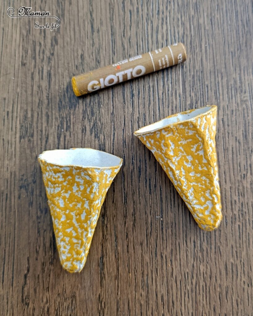 Fabriquer des mini glaces avec une boite à oeufs et des pompons : activité créative, récup' et manuelle enfants - Recyclage et surcyclage de boites à oeufs pour le cornet - Mise en couleur avec pastel gras et dessin aux marqueurs Peinture - Boules de glaces avec un gros pompon - Possible de varier les parfums (ici fraise et chocolat - Bricolage facile et rigolo - Thème alimentation, gourmandises sucrées, glaces, été - Bricolage et décoration sympa et facile - Arts visuels maternelle et élémentaire - Cycles 1 et 2 - Créativité - tutoriel photos - mslf