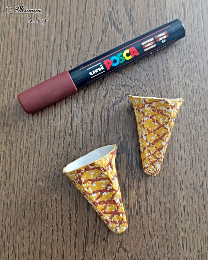 Fabriquer des mini glaces avec une boite à oeufs et des pompons : activité créative, récup' et manuelle enfants - Recyclage et surcyclage de boites à oeufs pour le cornet - Mise en couleur avec pastel gras et dessin aux marqueurs Peinture - Boules de glaces avec un gros pompon - Possible de varier les parfums (ici fraise et chocolat - Bricolage facile et rigolo - Thème alimentation, gourmandises sucrées, glaces, été - Bricolage et décoration sympa et facile - Arts visuels maternelle et élémentaire - Cycles 1 et 2 - Créativité - tutoriel photos - mslf