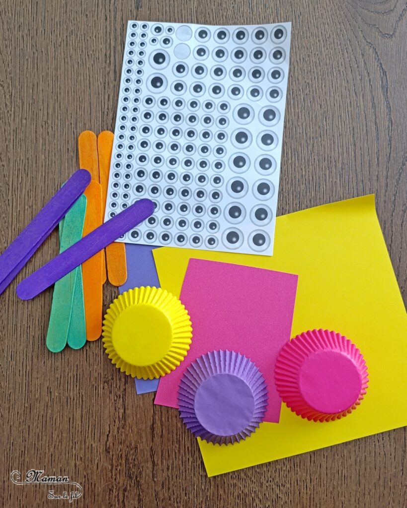 Fabriquer des poissons colorés avec des bâtonnets de bois et des caissettes à cupcakes : activité créative, récup' et manuelle enfants - Recyclage et surcyclage de gros bâtonnets en bois colorés et de caissettes couleurs Arc-en-ciel - Bricolage facile et rigolo - Découpage, collage - Gommettes Yeux - Thème poissons, animaux marins, mer, océans, été, 1er avril - Bricolage et décoration sympa et facile - Arts visuels maternelle et élémentaire - Cycles 1 et 2 - Créativité - tutoriel photos - mslf