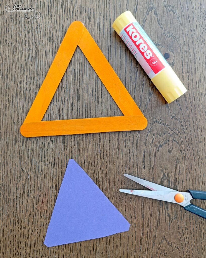 Fabriquer des poissons colorés avec des bâtonnets de bois et des caissettes à cupcakes : activité créative, récup' et manuelle enfants - Recyclage et surcyclage de gros bâtonnets en bois colorés et de caissettes couleurs Arc-en-ciel - Bricolage facile et rigolo - Découpage, collage - Gommettes Yeux - Thème poissons, animaux marins, mer, océans, été, 1er avril - Bricolage et décoration sympa et facile - Arts visuels maternelle et élémentaire - Cycles 1 et 2 - Créativité - tutoriel photos - mslf