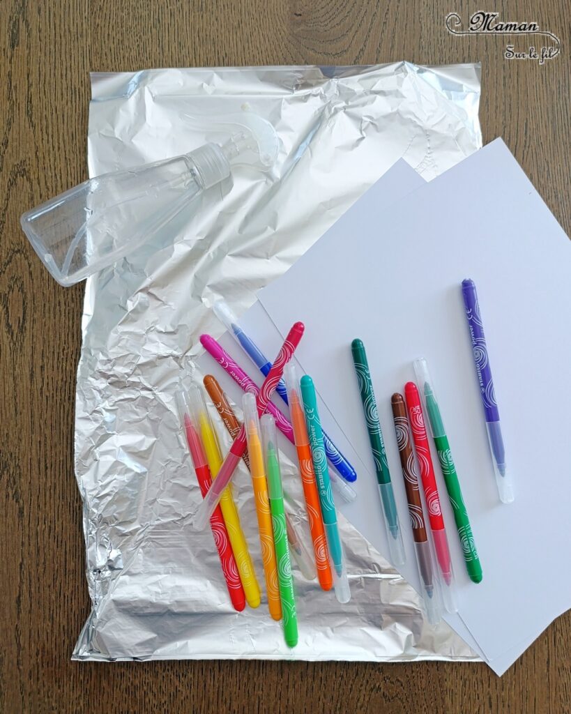 Créer des poissons multicolores au papier aluminium et feutres : activité créative, peinture et manuelle enfants - Fond bleu avec la technique de l'encre et du gros sel - Pour les poissons colorés, technique des feutres, du papier aluminium et de l'eau - Découpage, collage, cercle, coeurs - Gommettes Yeux - Thème poissons, animaux marins, mer, océans, été, 1er avril - Bricolage et décoration sympa et facile - Arts visuels maternelle et élémentaire - Cycles 1 et 2 - Créativité - tutoriel photos - mslf