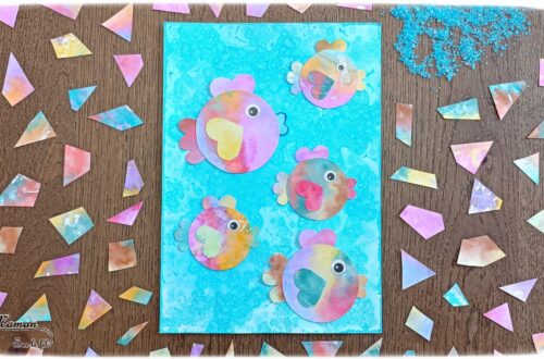 Créer des poissons multicolores au papier aluminium et feutres : activité créative, peinture et manuelle enfants - Fond bleu avec la technique de l'encre et du gros sel - Pour les poissons colorés, technique des feutres, du papier aluminium et de l'eau - Découpage, collage, cercle, coeurs - Gommettes Yeux - Thème poissons, animaux marins, mer, océans, été, 1er avril - Bricolage et décoration sympa et facile - Arts visuels maternelle et élémentaire - Cycles 1 et 2 - Créativité - tutoriel photos - mslf