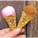 Fabriquer des mini glaces avec une boite à oeufs et des pompons : activité créative, récup' et manuelle enfants - Recyclage et surcyclage de boites à oeufs pour le cornet - Mise en couleur avec pastel gras et dessin aux marqueurs Peinture - Boules de glaces avec un gros pompon - Possible de varier les parfums (ici fraise et chocolat - Bricolage facile et rigolo - Thème alimentation, gourmandises sucrées, glaces, été - Bricolage et décoration sympa et facile - Arts visuels maternelle et élémentaire - Cycles 1 et 2 - Créativité - tutoriel photos - mslf