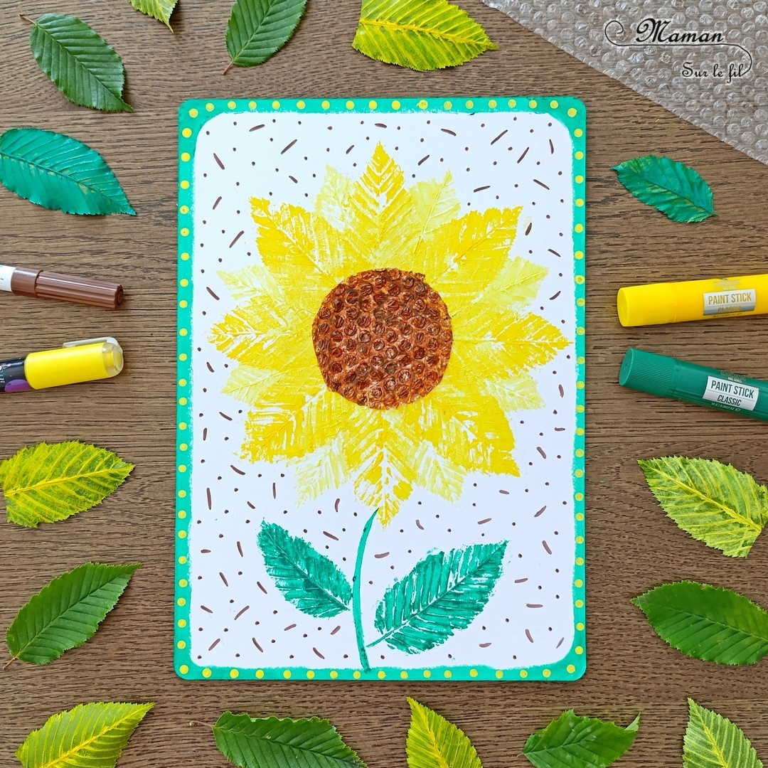 Peindre un tournesol avec des empreintes de feuilles : activité créative, peinture et manuelle enfants - Peinture avec des éléments de la nature - Empreintes de feuilles faites avec de la gouache en stick - Papier à bulles pour le coeur du tournesol - Dessin et graphismes - Land Art et Nature - Thème Fleurs, printemps, été, soleil - Bricolage et décoration sympa et facile - Arts visuels maternelle et élémentaire - Cycles 1 et 2 - Créativité - tutoriel photos et vidéo - mslf