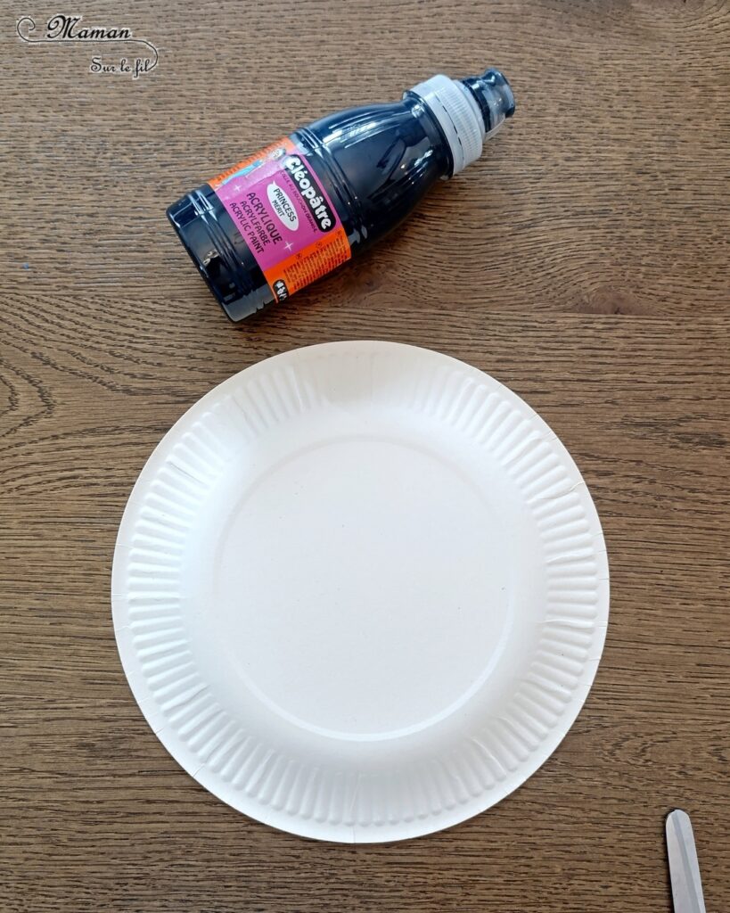 Fabriquer un barbecue avec une assiette en carton : activité créative, récup', peinture et manuelle enfants - Recyclage, surcyclage d'assiettes en carton - Peindre l'assiette en noir - Peinture au papier aluminium, relief, texture et dégradé de peinture pour le feu - Système d'attache parisienne pour ouvrir et fermer le couvercle - Découpage, collage de papier carton ondulé - Bricolage facile pour jeu DIY - Thème camping, vacances, barbecue, été - Bricolage et décoration sympa et facile - Arts visuels maternelle et élémentaire - Cycles 1 et 2 - Créativité - tutoriel photos - mslf