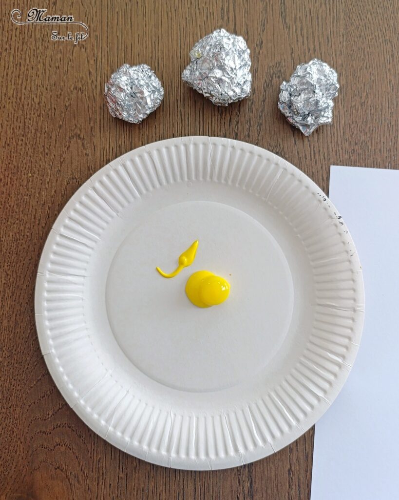 Fabriquer un barbecue avec une assiette en carton : activité créative, récup', peinture et manuelle enfants - Recyclage, surcyclage d'assiettes en carton - Peindre l'assiette en noir - Peinture au papier aluminium, relief, texture et dégradé de peinture pour le feu - Système d'attache parisienne pour ouvrir et fermer le couvercle - Découpage, collage de papier carton ondulé - Bricolage facile pour jeu DIY - Thème camping, vacances, barbecue, été - Bricolage et décoration sympa et facile - Arts visuels maternelle et élémentaire - Cycles 1 et 2 - Créativité - tutoriel photos - mslf