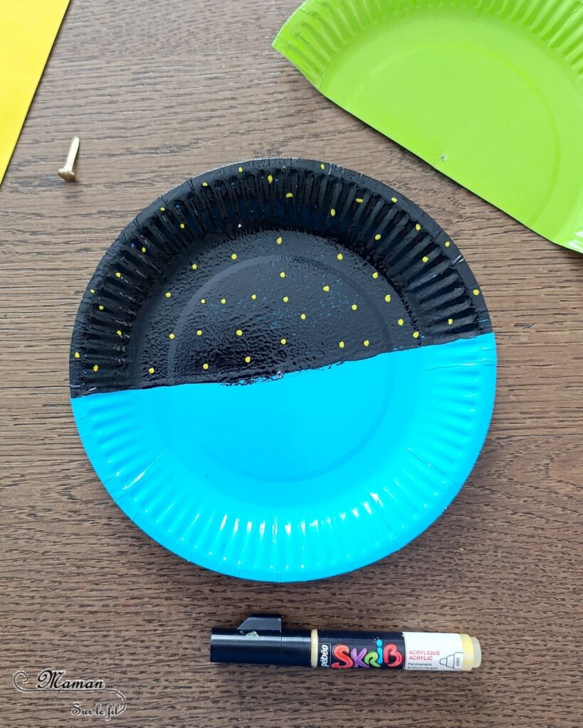 Camping dans la nature de jour et de nuit : activité créative, peinture et manuelle enfants - Jour et nuit qui passent et se succèdent grâce à roue qui tourne - Récup' d'assiettes en carton - Attache parisienne - Peinture, dessin, découpage, collage - Tente, ciel, herbe, arbre, temps qui passe - Jeu DIY rigolo à manipuler - Thème camping, vacances, été, colonies, camp d'été, météo, alternance Jour / Nuit, nature - Bricolage et décoration sympa et facile - Arts visuels maternelle et élémentaire - Cycles 1 et 2 - Créativité - tutoriel photos et vidéo - mslf