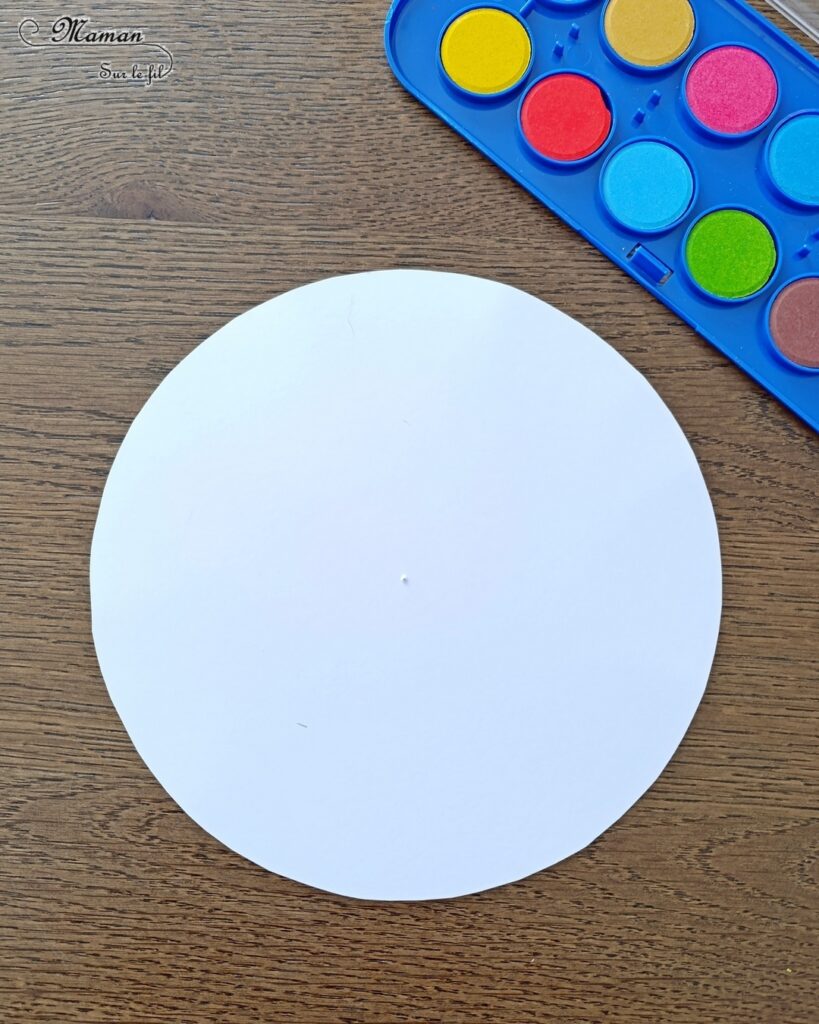 Créer une glace italienne qui change de couleurs : activité créative, peinture et manuelle enfants - Peinture et bricolage ludique avec roue qui tourne - Peinture type aquarelle, géométrie avec tracé de cercle, découpage, dessin et graphismes, attache parisienne - Bricolage facile et rigolo - Thème alimentation, gourmandises sucrées, glaces, été - Bricolage et décoration sympa et facile - Arts visuels maternelle et élémentaire - Cycles 1 et 2 - Créativité - tutoriel photos et vidéo - mslf