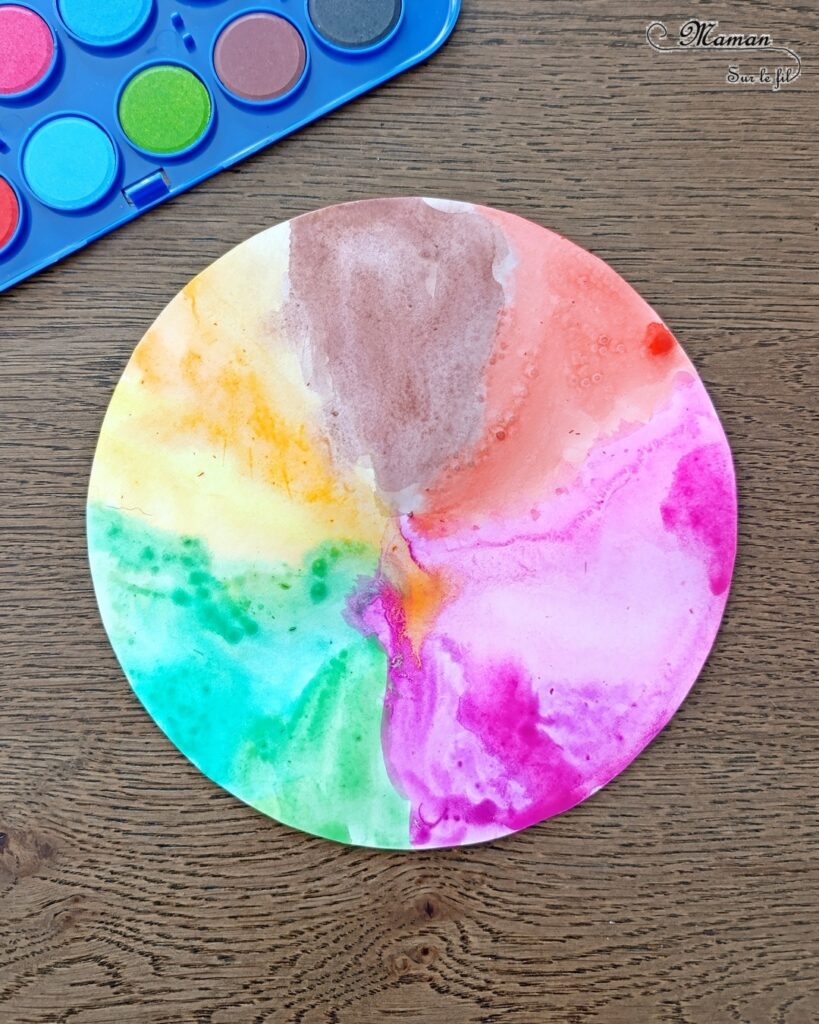 Créer une glace italienne qui change de couleurs : activité créative, peinture et manuelle enfants - Peinture et bricolage ludique avec roue qui tourne - Peinture type aquarelle, géométrie avec tracé de cercle, découpage, dessin et graphismes, attache parisienne - Bricolage facile et rigolo - Thème alimentation, gourmandises sucrées, glaces, été - Bricolage et décoration sympa et facile - Arts visuels maternelle et élémentaire - Cycles 1 et 2 - Créativité - tutoriel photos et vidéo - mslf