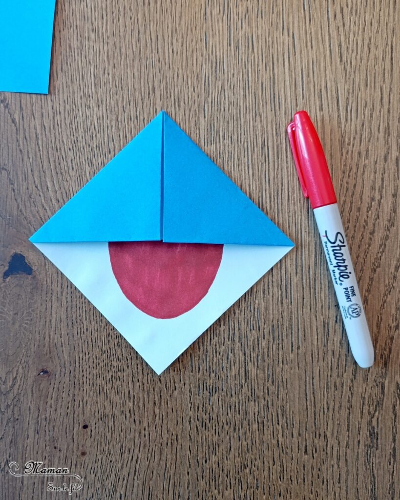 Fabriquer un marque-page Requin DIY en papier : activité créative et manuelle enfants - Pliage de papier et origami - Customisation en requin - Découpage, collage, coloriage et dessin - Cadeau à offrir Fait maison- Bricolage facile et rigolo - Thème animaux marins, océans, mer, été - Bricolage et décoration sympa et facile - Arts visuels maternelle et élémentaire - Cycles 1 et 2 - Créativité - tutoriel photos - mslf