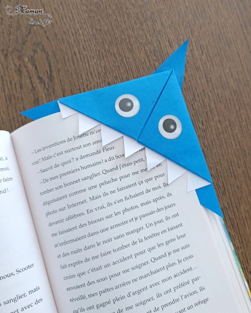 Fabriquer un marque-page Requin DIY en papier : activité créative et manuelle enfants - Pliage de papier et origami - Customisation en requin - Découpage, collage, coloriage et dessin - Cadeau à offrir Fait maison- Bricolage facile et rigolo - Thème animaux marins, océans, mer, été - Bricolage et décoration sympa et facile - Arts visuels maternelle et élémentaire - Cycles 1 et 2 - Créativité - tutoriel photos - mslf