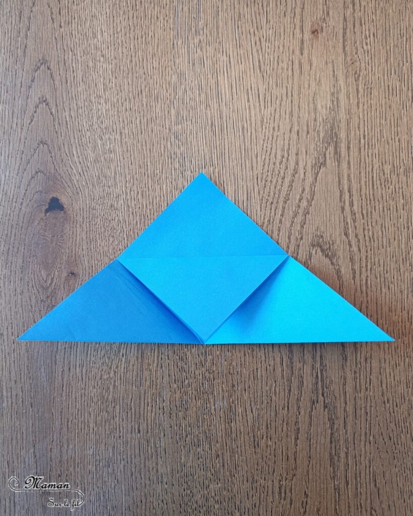 Fabriquer un marque-page Requin DIY en papier : activité créative et manuelle enfants - Pliage de papier et origami - Customisation en requin - Découpage, collage, coloriage et dessin - Cadeau à offrir Fait maison- Bricolage facile et rigolo - Thème animaux marins, océans, mer, été - Bricolage et décoration sympa et facile - Arts visuels maternelle et élémentaire - Cycles 1 et 2 - Créativité - tutoriel photos - mslf