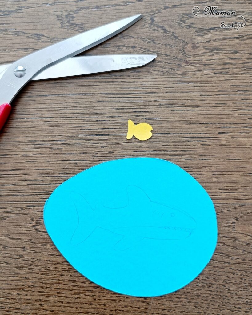 Fabriquer un requin Pince à linge et son petit poisson caché dans sa bouche : activité créative, rigolote et manuelle enfants - Découpage, collage, dessin - Pince à linge pour ouvrir la bouche du requin et faire apparaître un petit poisson - Muscler les petits doigts, motricité fine - Bricolage facile et rigolo - Thème animaux marins, océans, mer, été - Bricolage et décoration sympa et facile - Arts visuels maternelle et élémentaire - Cycles 1 et 2 - Créativité - tutoriel photos et vidéo - mslf