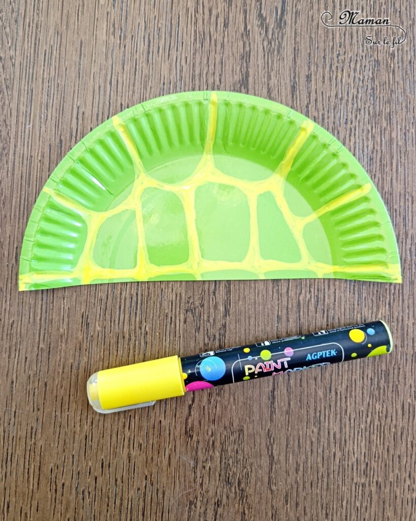 Fabriquer des tortues marines avec des assiettes en carton : activité créative, récup' et manuelle enfants - Recyclage et Surcyclage d'assiettes en carton - Déjà colorées ou alors à peindre - Peinture Verte - Découpage, collage, dessin - Bricolage facile et rigolo - Thème animaux marins, océans, mer, été - Bricolage et décoration sympa et facile - Arts visuels maternelle et élémentaire - Cycles 1 et 2 - Créativité - tutoriel photos - mslf