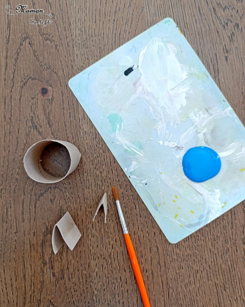 Peindre des requins mignons avec un rouleau de PQ en carton : activité créative, peinture, récup' et manuelle enfants - Recyclage et Surcyclage de rouleaux de papier toilette en carton - Peinture du corps, des nageoires et de l'aileron - Coloriage au pinceau - Dessin de la langue au feutre puis gommettes Yeux - Bulles pour décorer le tour avec des pailles - Bricolage facile et rigolo - Thème animaux marins, océans, mer, été - Bricolage et décoration sympa et facile - Arts visuels maternelle et élémentaire - Cycles 1 et 2 - Créativité - tutoriel photos - mslf