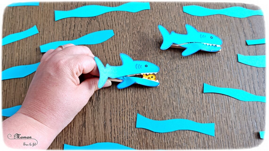 Fabriquer un requin Pince à linge et son petit poisson caché dans sa bouche : activité créative, rigolote et manuelle enfants - Découpage, collage, dessin - Pince à linge pour ouvrir la bouche du requin et faire apparaître un petit poisson - Muscler les petits doigts, motricité fine - Bricolage facile et rigolo - Thème animaux marins, océans, mer, été - Bricolage et décoration sympa et facile - Arts visuels maternelle et élémentaire - Cycles 1 et 2 - Créativité - tutoriel photos et vidéo - mslf