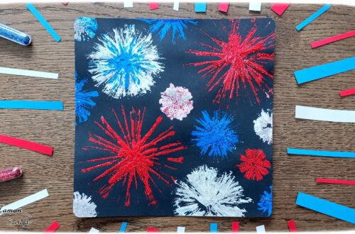 Peindre un feu d'artifice pour le 14 juillet avec des pailles et des paillettes : activité créative, peinture et manuelle enfants - Technique de la paille découpée en plusieurs bandes pour peindre les feux d'artifice - Couleurs bleu, blanc et rouge pour la fête nationale - Paillettes pour le côté brillant - Thème feu d'artifice, 14 juillet, fête nationale, drapeau français - Bricolage et décoration sympa et facile - Arts visuels maternelle et élémentaire - Cycles 1 et 2 - Créativité - tutoriel photos - mslf