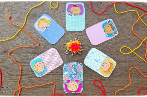 Fabriquer des enfants dans leur duvet, allongés autour d'un min feu de camp : activité créative, coloriage et manuelle enfants - Bricolage facile pour jeu d'imagination et d'imitation DIY - Coloriage aux feutres, découpage, collage - Récup' de carton - Papiers à motifs type scrapbooking, feutrine - Mini feu de camp avec petites branches et laine - Campement avec avec feu de camp - Nuit à la belle étoile en colonie - Thème camping, vacances, été, colonies, camp d'été - Bricolage et décoration sympa et facile - Arts visuels maternelle et élémentaire - Cycles 1 et 2 - Créativité - tutoriel photos - mslf