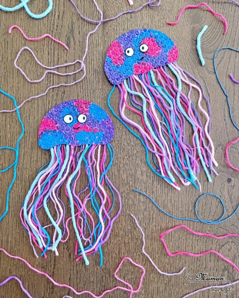 Fabriquer des méduses en papier à bulles et laine : activité créative, peinture, récup' et manuelle enfants - Recyclage et Surcyclage de papier à bulles et de chutes de laines et fils - Peinture rose, bleue, violette sur le papier à bulles - Consolidation avec du papier cartonné - Scotchage de la laine au dos - Yeux rigolos - Bricolage facile et rigolo - Thème animaux marins, océans, mer, été - Bricolage et décoration sympa et facile - Arts visuels maternelle et élémentaire - Cycles 1 et 2 - Créativité - tutoriel photos - mslf