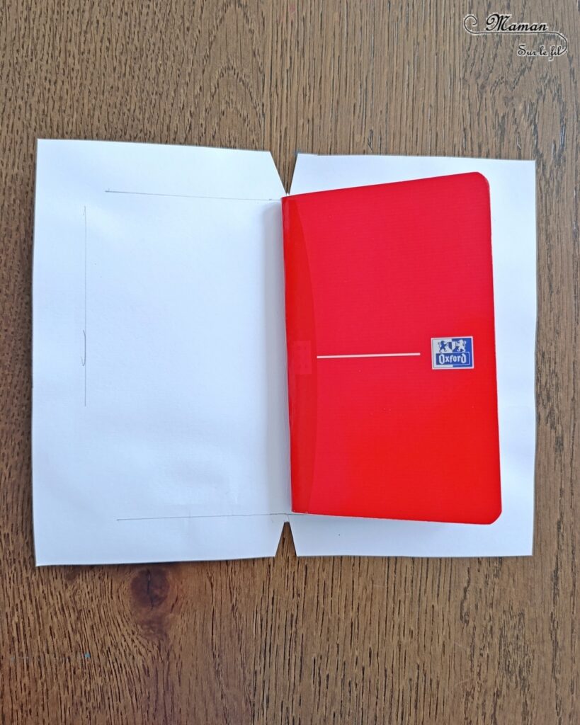 Créer la couverture d'un petit cahier pour la rentrée : activité créative, peinture et manuelle enfants - Customiser un petit carnet - Peinture avec eau, aquarelle, dessin, graphismes - Personnaliser son matériel scolaire, de classe - Bricolage DIY facile et rapide - Thème école, rentrée scolaire, matériel, cahiers - Bricolage et décoration sympa et facile - Arts visuels maternelle et élémentaire - Cycles 1 et 2 - Créativité - tutoriel photos - mslf