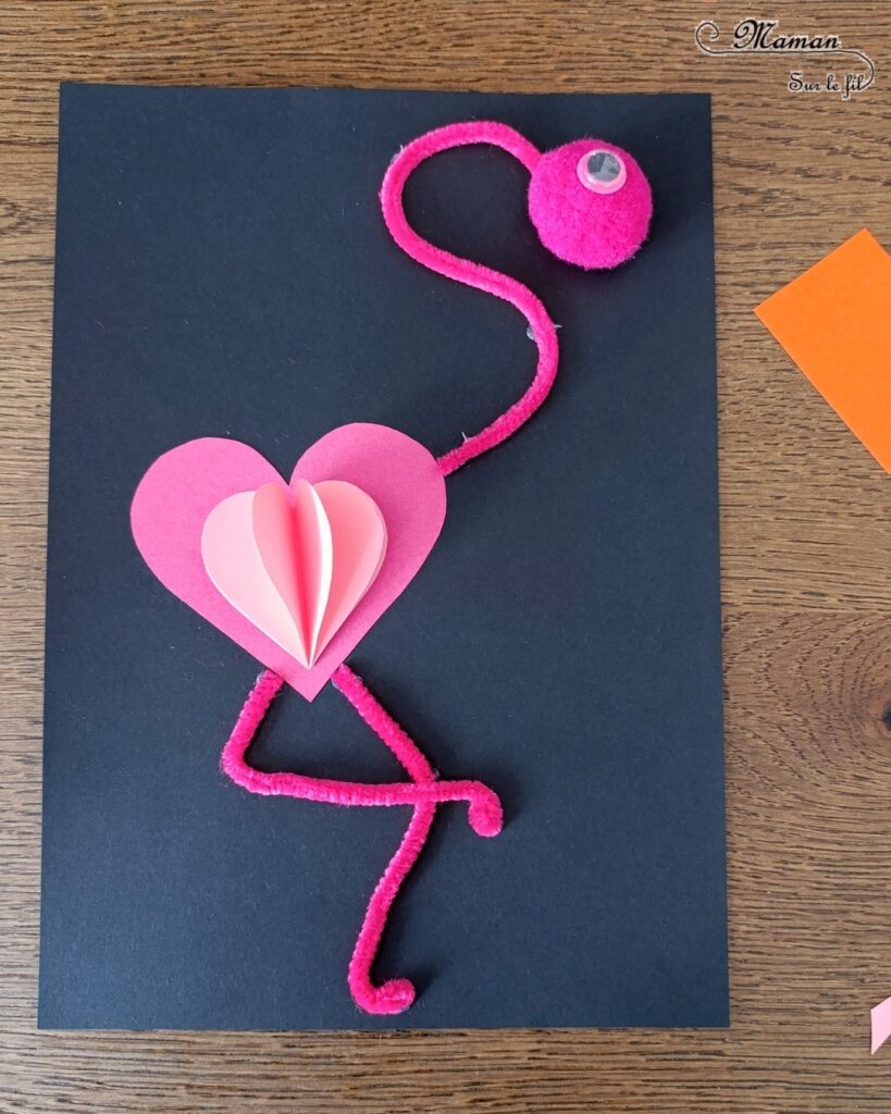 Créer un flamant rose amoureux avec des coeurs : activité créative et manuelle enfants - Plusieurs coeurs collés ensemble pour créer un effet 3D en relief - Cou et pattes avec fils chenille et tête avec pompons - Flamant rose plein de coeurs et d'amour - Découpage, collage, graphismes - Bricolage facile et rapide - Thème été, oiseaux, animaux savane, amour, saint-valentin - Bricolage et décoration sympa et facile - Arts visuels maternelle et élémentaire - Cycles 1 et 2 - Créativité - tutoriel photos - mslf