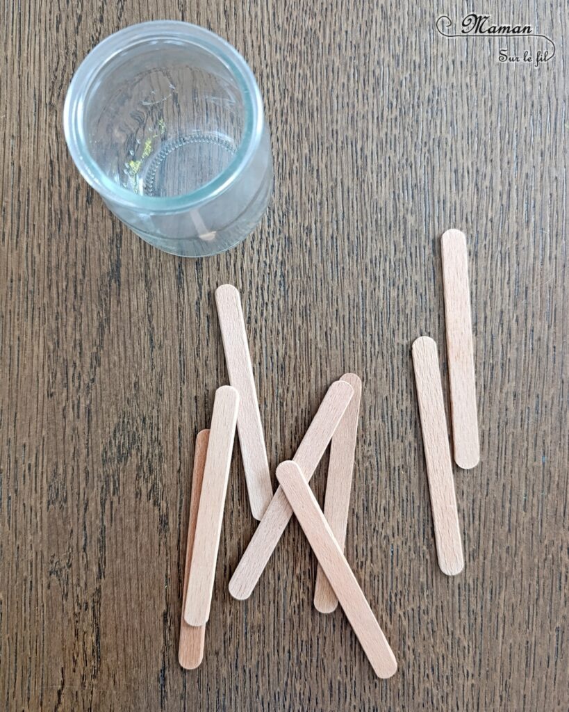 Fabriquer un décompte pour la rentrée scolaire : activité créative, récup' et manuelle enfants - Crayons de couleur arc-en-ciel fabriqués avec des bâtonnets de glace en bois - Peinture, recyclage, récup', surcyclage - Trousse Kawaii en papier avec la technique de l'origami - Pot à crayons avec un pot en verre - Chaque jour, on passe un crayon du pot vers la trousse - Quand la trousse est remplie, c'est la rentrée - Bricolage DIY facile et rapide - Thème école, rentrée scolaire, matériel, crayons de couleur - Bricolage et décoration sympa et facile - Arts visuels maternelle et élémentaire - Cycles 1 et 2 - Créativité - tutoriel photos - mslf
