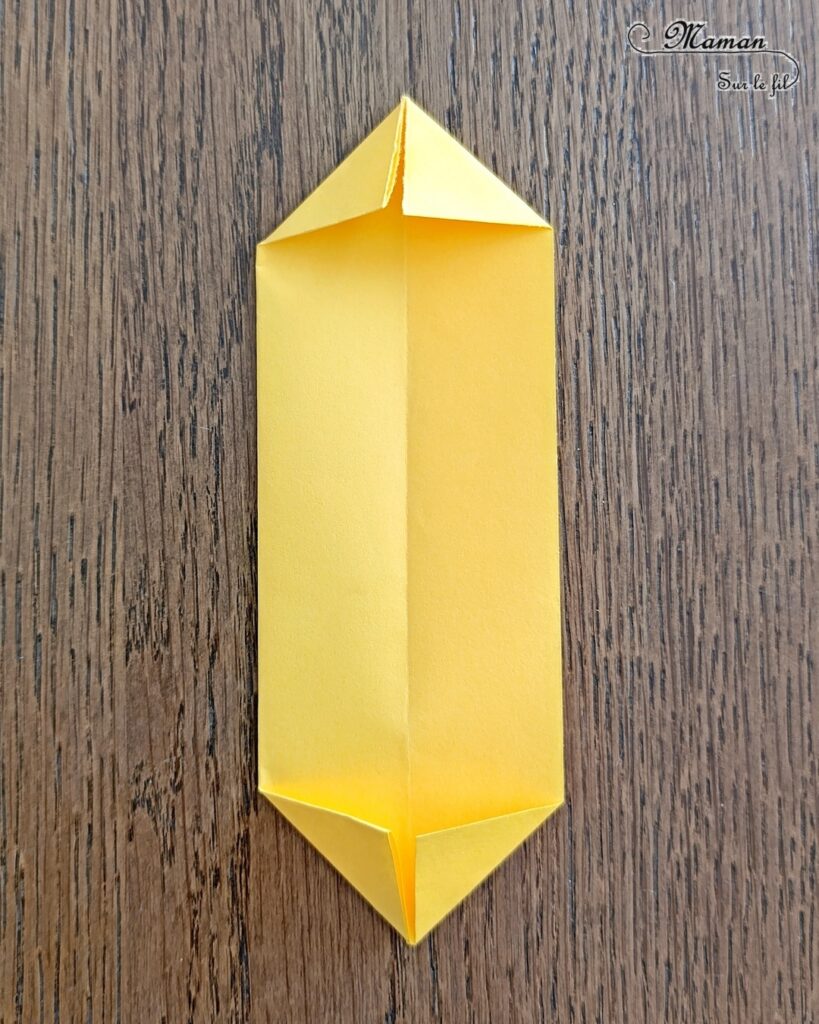 Fabriquer un décompte pour la rentrée scolaire : activité créative, récup' et manuelle enfants - Crayons de couleur arc-en-ciel fabriqués avec des bâtonnets de glace en bois - Peinture, recyclage, récup', surcyclage - Trousse Kawaii en papier avec la technique de l'origami - Pot à crayons avec un pot en verre - Chaque jour, on passe un crayon du pot vers la trousse - Quand la trousse est remplie, c'est la rentrée - Bricolage DIY facile et rapide - Thème école, rentrée scolaire, matériel, crayons de couleur - Bricolage et décoration sympa et facile - Arts visuels maternelle et élémentaire - Cycles 1 et 2 - Créativité - tutoriel photos - mslf