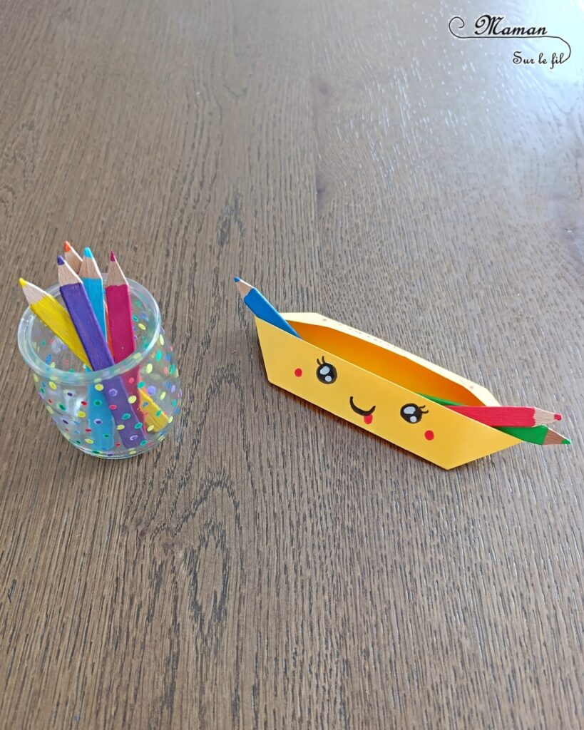 Fabriquer un décompte pour la rentrée scolaire : activité créative, récup' et manuelle enfants - Crayons de couleur arc-en-ciel fabriqués avec des bâtonnets de glace en bois - Peinture, recyclage, récup', surcyclage - Trousse Kawaii en papier avec la technique de l'origami - Pot à crayons avec un pot en verre - Chaque jour, on passe un crayon du pot vers la trousse - Quand la trousse est remplie, c'est la rentrée - Bricolage DIY facile et rapide - Thème école, rentrée scolaire, matériel, crayons de couleur - Bricolage et décoration sympa et facile - Arts visuels maternelle et élémentaire - Cycles 1 et 2 - Créativité - tutoriel photos - mslf