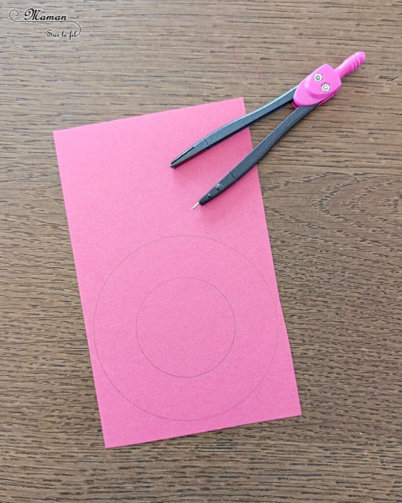 Fabriquer un petit nageur qui flotte et bouge sur sa bouée : activité créative, récup' et manuelle enfants - Fabriquer une bouée en papier cartonné et gommettes - Créer le baigneur avec un bâtonnet de glace en bois - Peindre le fond avec de la peinture type aquarelle : pinceau + peinture éclaboussé - Faire bouger le nageur avec un aimant - Expérience, bricolage un peu magique - Bricolage facile et rapide - Thème été, vacances, plage, mer, piscine - Bricolage et décoration sympa et facile - Arts visuels maternelle et élémentaire - Cycles 1 et 2 - Créativité - tutoriel photos et vidéo - mslf