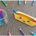 Fabriquer un décompte pour la rentrée scolaire : activité créative, récup' et manuelle enfants - Crayons de couleur arc-en-ciel fabriqués avec des bâtonnets de glace en bois - Peinture, recyclage, récup', surcyclage - Trousse Kawaii en papier avec la technique de l'origami - Pot à crayons avec un pot en verre - Chaque jour, on passe un crayon du pot vers la trousse - Quand la trousse est remplie, c'est la rentrée - Bricolage DIY facile et rapide - Thème école, rentrée scolaire, matériel, crayons de couleur - Bricolage et décoration sympa et facile - Arts visuels maternelle et élémentaire - Cycles 1 et 2 - Créativité - tutoriel photos - mslf