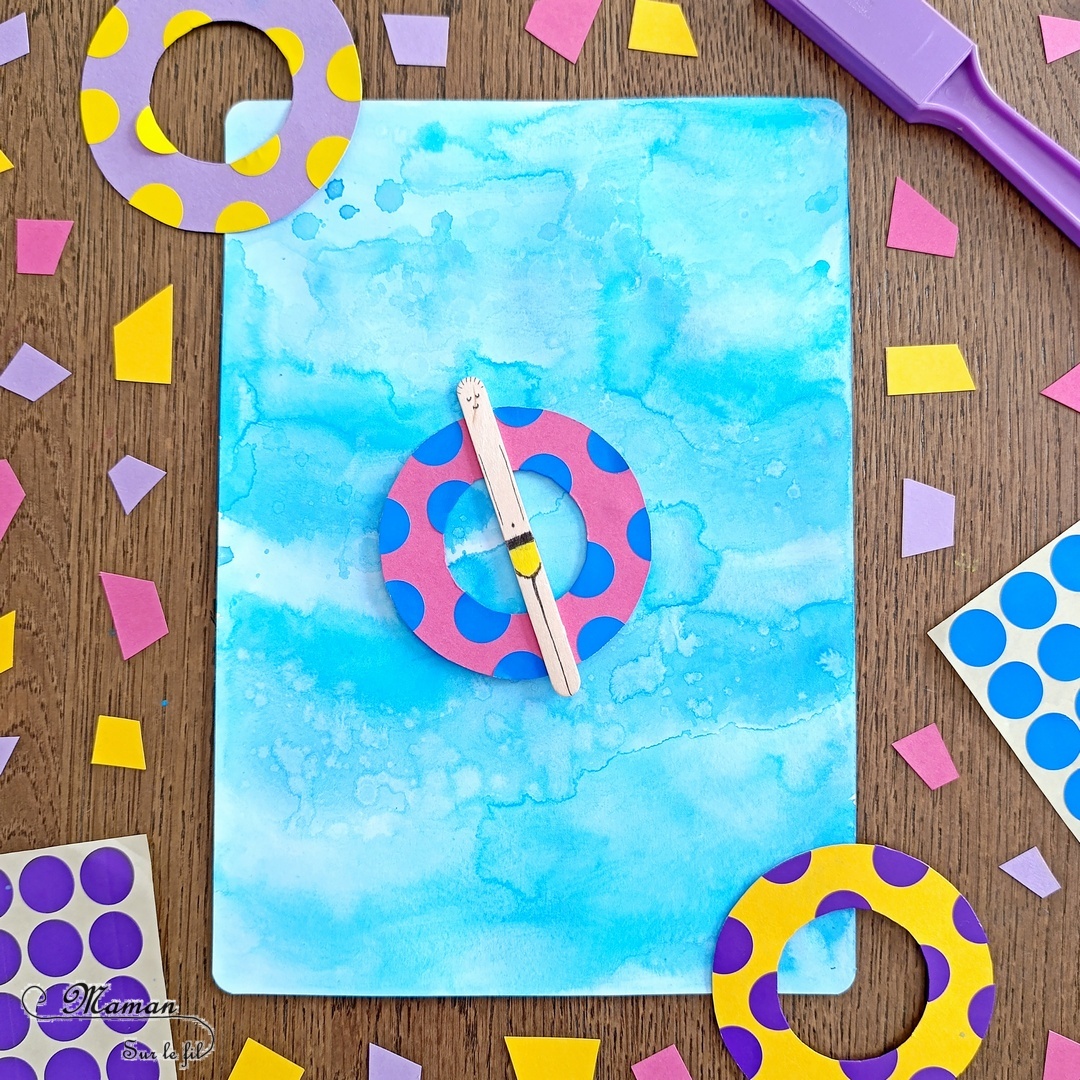 Fabriquer un petit nageur qui flotte et bouge sur sa bouée : activité créative, récup' et manuelle enfants - Fabriquer une bouée en papier cartonné et gommettes - Créer le baigneur avec un bâtonnet de glace en bois - Peindre le fond avec de la peinture type aquarelle : pinceau + peinture éclaboussé - Faire bouger le nageur avec un aimant - Expérience, bricolage un peu magique - Bricolage facile et rapide - Thème été, vacances, plage, mer, piscine - Bricolage et décoration sympa et facile - Arts visuels maternelle et élémentaire - Cycles 1 et 2 - Créativité - tutoriel photos et vidéo - mslf