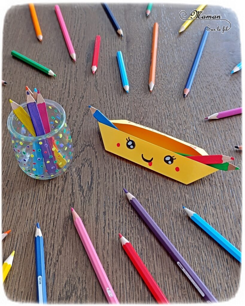 Fabriquer un décompte pour la rentrée scolaire : activité créative, récup' et manuelle enfants - Crayons de couleur arc-en-ciel fabriqués avec des bâtonnets de glace en bois - Peinture, recyclage, récup', surcyclage - Trousse Kawaii en papier avec la technique de l'origami - Pot à crayons avec un pot en verre - Chaque jour, on passe un crayon du pot vers la trousse - Quand la trousse est remplie, c'est la rentrée - Bricolage DIY facile et rapide - Thème école, rentrée scolaire, matériel, crayons de couleur - Bricolage et décoration sympa et facile - Arts visuels maternelle et élémentaire - Cycles 1 et 2 - Créativité - tutoriel photos - mslf