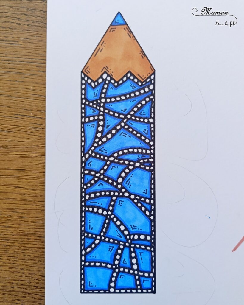 Dessiner un crayon de couleur façon Art Thérapie pour la rentrée scolaire : activité créative, dessin et manuelle enfants et adultes - Dessin, graphismes, zentangle, art thérapie, zen art facile - Coloriage - Contraste couleur et noir - Relaxation, gestion du stress, détente - Bricolage DIY facile et rapide - Thème école, rentrée scolaire, matériel, crayons de couleur - Décoration DIY pour le bureau - Bricolage et décoration sympa et facile - Arts visuels maternelle et élémentaire - Cycles 1 et 2 - Créativité - tutoriel photos - mslf