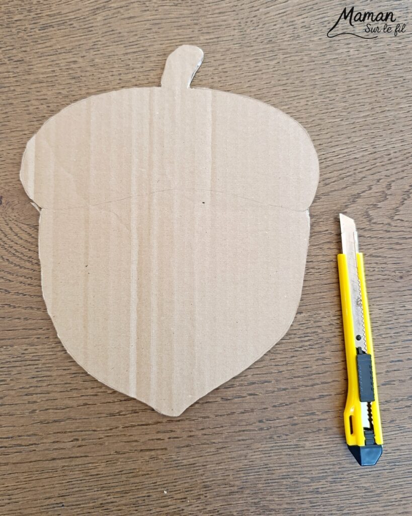 Fabriquer des glands en carton et en légumes secs : activité créative, récup' et manuelle enfants - Recyclage, surcyclage de carton ondulé et déchiré - Collage de légumes secs comme des lentilles (blondes, brunes, corail), des pois cassés, des pois chiche... - Couleurs automnales - Land art d'automne - Bricolage DIY facile et rapide - Thème automne, forêt, bois, chênes, légumes secs, graines, glands, aliments d'automne - Décoration DIY - Bricolage et décoration sympa et facile - Arts visuels maternelle et élémentaire - Cycles 1 et 2 - Créativité - tutoriel photos - mslf