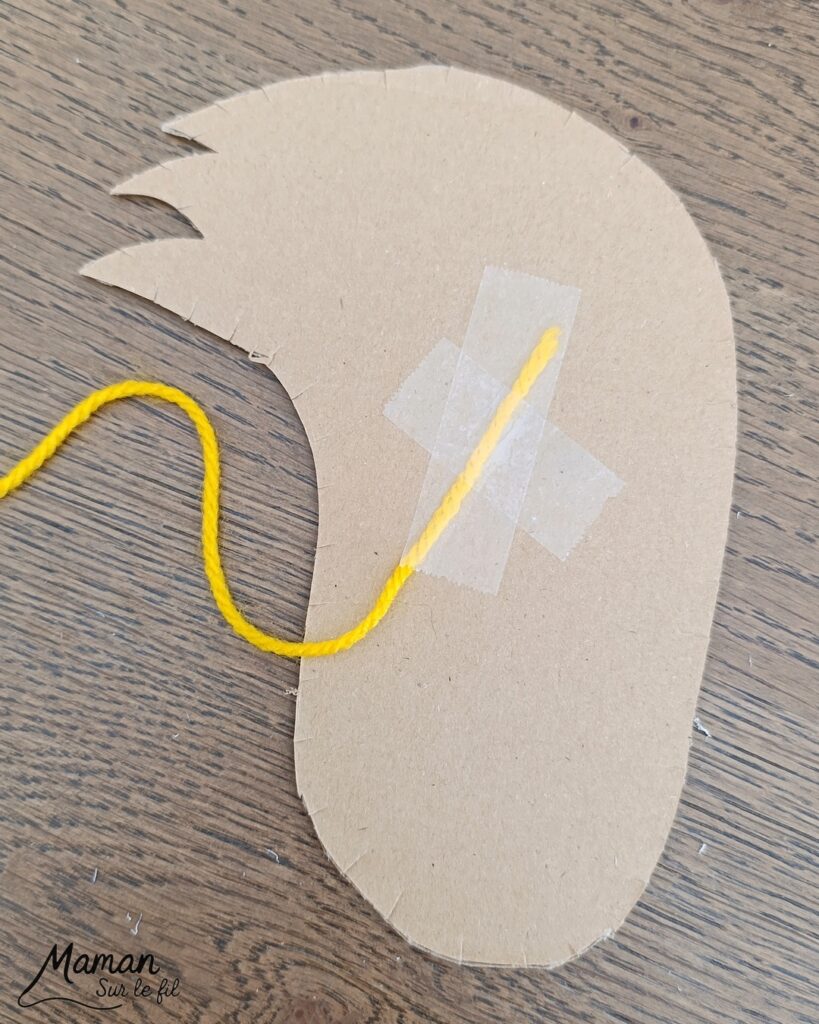 Fabriquer un écureuil automnal en carton et laine enroulée : activité créative, récup' et manuelle enfants - Recyclage, surcyclage de carton épais - Dessin et découpage - Queue touffue grâce à la laine enroulée - Motricité fine et patience - Couleurs automnales - Ajout de feuilles et de champignons en décoration - Bricolage DIY facile et rapide - Thème automne, feuilles, animaux de la forêt, des bois, champignons - Décoration DIY - Bricolage et décoration sympa et facile - Arts visuels maternelle et élémentaire - Cycles 1 et 2 - Créativité - tutoriel photos - mslf