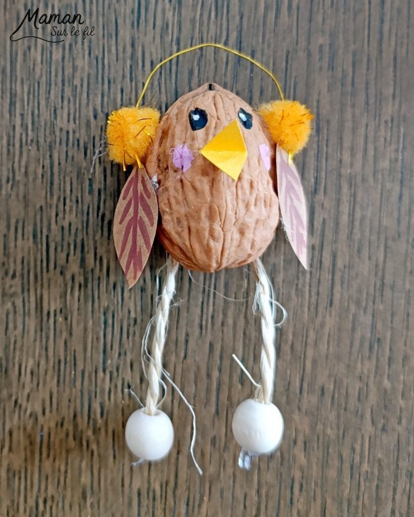 Fabriquer des petits oiseaux d'automne avec des coquilles de noix : activité créative, nature et manuelle enfants - Oiseaux d'automne ou d'hiver avec leur cache-oreilles - Bricolage mignon avec coquilles de noix, pompons, fil de fer, perles, cordelettes, papier - Land art - Couleurs automnales - Bricolage DIY facile et rapide - Thème automne, animaux de la forêt, des bois, oiseaux, nature, hiver - Décoration DIY - Bricolage et décoration sympa et facile - Arts visuels maternelle et élémentaire - Cycles 1 et 2 - Créativité - tutoriel photos - mslf