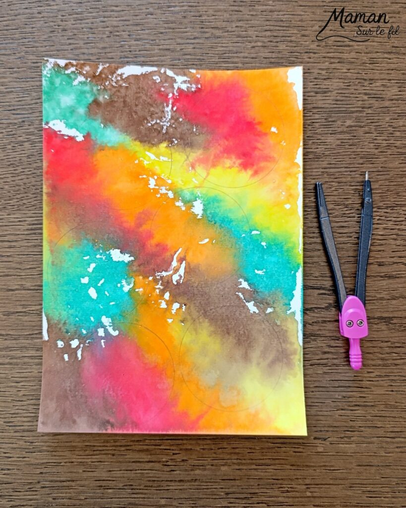 Créer des petits oiseaux d'automne avec la technique des feutres et du papier aluminium : activité créative, peinture et manuelle enfants - Oiseaux ou canards automnaux avec cercles de papier - Couleurs avec feutres sur aluminium et eau - Technique au rendu joli - Cercles, géométrie, découpage, collage - Perforatrice - Land art avec collage d'une branche - Dessin - Couleurs automnales - Bricolage DIY facile et rapide - Thème automne, animaux de la forêt, des bois, oiseaux, nature - Décoration DIY - Bricolage et décoration sympa et facile - Arts visuels maternelle et élémentaire - Cycles 1 et 2 - Créativité - tutoriel photos et vidéo - mslf
