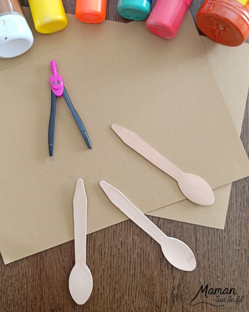 Peindre des escargots d'automne à l'essoreuse à salade : activité créative, peinture, récup' et manuelle enfants - Technique de peinture rigolote et recyclage, surcyclage de cuillères en bois - Coquilles peintes à l'essoreuse - Corps, tête et queue avec cuillères - Antennes et yeux avec fils chenille et perles - Géométrie, utilisation du compas, découpage - Couleurs automnales - Bricolage DIY facile et rapide - Thème automne, animaux de la forêt, des bois, insectes et autres petites bêtes - Décoration DIY - Bricolage et décoration sympa et facile - Arts visuels maternelle et élémentaire - Cycles 1 et 2 - Créativité - tutoriel photos - mslf