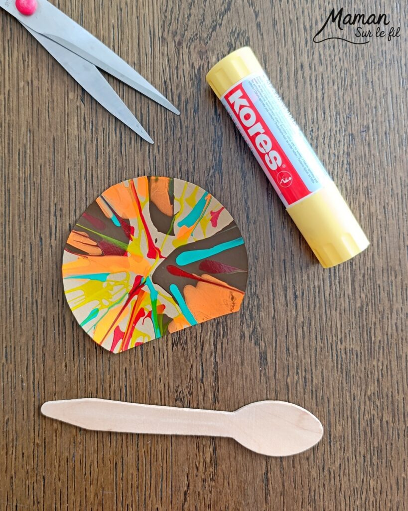 Peindre des escargots d'automne à l'essoreuse à salade : activité créative, peinture, récup' et manuelle enfants - Technique de peinture rigolote et recyclage, surcyclage de cuillères en bois - Coquilles peintes à l'essoreuse - Corps, tête et queue avec cuillères - Antennes et yeux avec fils chenille et perles - Géométrie, utilisation du compas, découpage - Couleurs automnales - Bricolage DIY facile et rapide - Thème automne, animaux de la forêt, des bois, insectes et autres petites bêtes - Décoration DIY - Bricolage et décoration sympa et facile - Arts visuels maternelle et élémentaire - Cycles 1 et 2 - Créativité - tutoriel photos - mslf