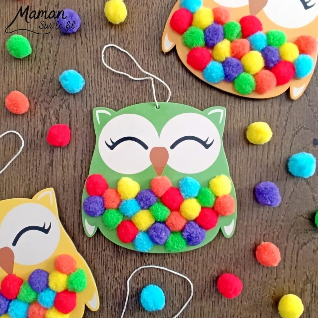 Kit Hiboux et pompons : activité créative et manuelle enfants - Le kit créatif vient de chez 10 Doigts - Il est tout compris et comprend le nécessaire pour créer 6 hiboux multicolores à suspendre - Motricité fine pour insérer les pompons - Bricolage et décoration DIY - Bricolage Fait maison, décoration - Kit tout compris - Thème Automne, animaux de la forêt, des bois, hiboux et chouettes, oiseaux - Bricolage sympa et facile - Arts visuels Maternelle et cycle 2 - Maternelle et élémentaire - Créativité - Cycle 1 ou 2 - tutoriel photos - mslf