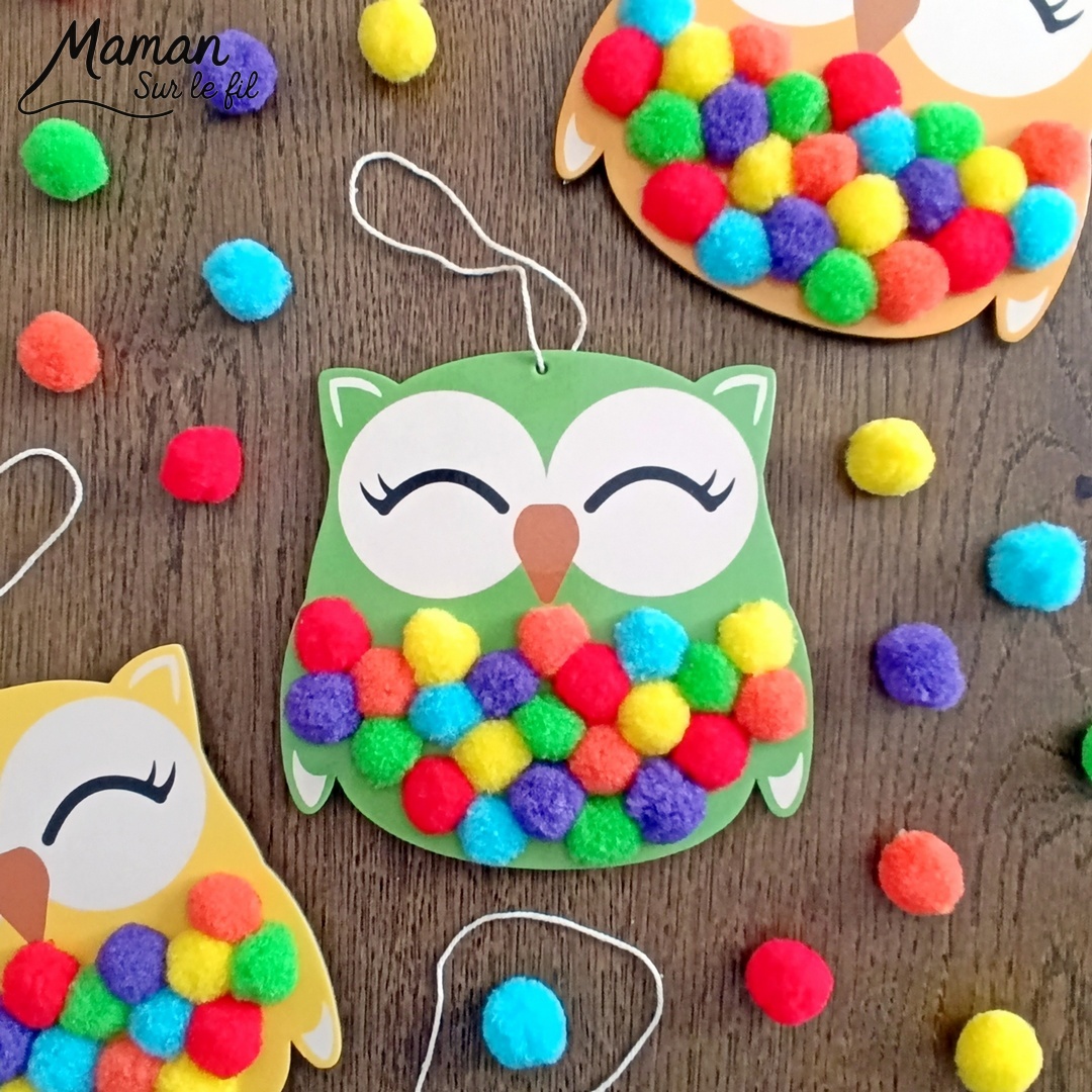 Kit Hiboux et pompons : activité créative et manuelle enfants - Le kit créatif vient de chez 10 Doigts - Il est tout compris et comprend le nécessaire pour créer 6 hiboux multicolores à suspendre - Motricité fine pour insérer les pompons - Bricolage et décoration DIY - Bricolage Fait maison, décoration - Kit tout compris - Thème Automne, animaux de la forêt, des bois, hiboux et chouettes, oiseaux - Bricolage sympa et facile - Arts visuels Maternelle et cycle 2 - Maternelle et élémentaire - Créativité - Cycle 1 ou 2 - tutoriel photos - mslf