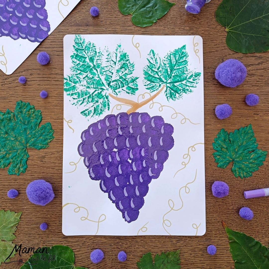 Peindre une grappe de raisin avec des empreintes de feuilles et des pompons : activité créative, peinture et manuelle enfants - Land art, art nature avec empreintes de feuilles de vigne - Dessin - Grains de raisin peints avec un pompon et une pince à linge - Dessin des reflets des grains et graphismes - Bricolage DIY facile et rapide - Thème automne, raisins, fruits et légumes, potager - Décoration DIY - Bricolage et décoration sympa et facile - Arts visuels maternelle et élémentaire - Cycles 1 et 2 - Créativité - tutoriel photos et vidéo - mslf