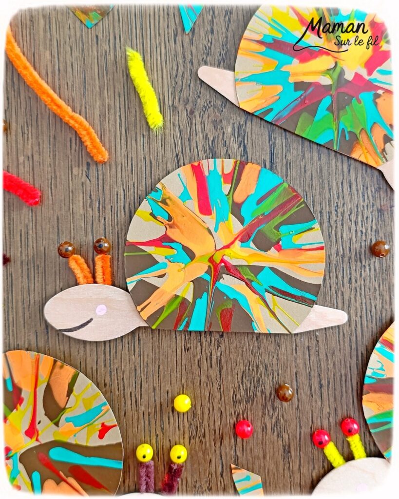 Peindre des escargots d'automne à l'essoreuse à salade : activité créative, peinture, récup' et manuelle enfants - Technique de peinture rigolote et recyclage, surcyclage de cuillères en bois - Coquilles peintes à l'essoreuse - Corps, tête et queue avec cuillères - Antennes et yeux avec fils chenille et perles - Géométrie, utilisation du compas, découpage - Couleurs automnales - Bricolage DIY facile et rapide - Thème automne, animaux de la forêt, des bois, insectes et autres petites bêtes - Décoration DIY - Bricolage et décoration sympa et facile - Arts visuels maternelle et élémentaire - Cycles 1 et 2 - Créativité - tutoriel photos - mslf
