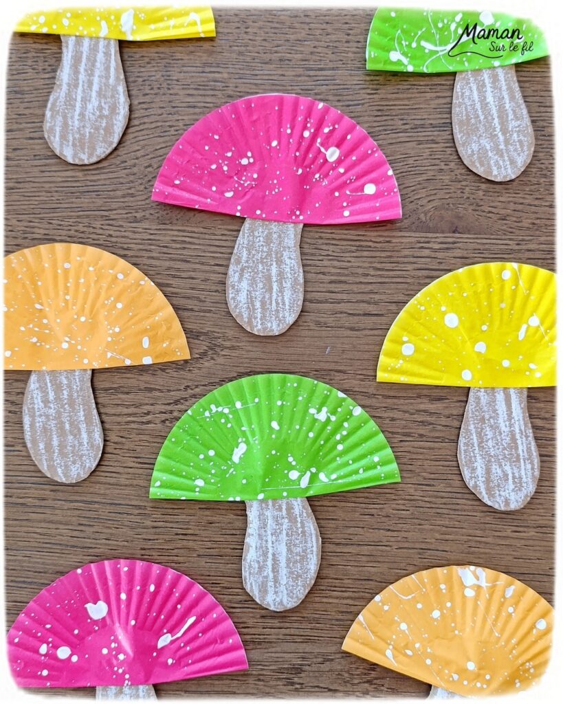 Fabriquer des champignons colorés avec des caissettes à cupcakes et du carton : activité créative, récup' et manuelle enfants - Recyclage, surcyclage de carton - Peinture blanche éclaboussée à la façon de Jackson Pollock pour les tâches du chapeau - Pastel à l'huile blanc frotté sur le carton pour le pied du champignon - - Couleurs automnales - Bricolage DIY facile et rapide - Thème automne, forêt, bois, champignons, aliments d'automne - Décoration DIY - Bricolage et décoration sympa et facile - Arts visuels maternelle et élémentaire - Cycles 1 et 2 - Créativité - tutoriel photos - mslf