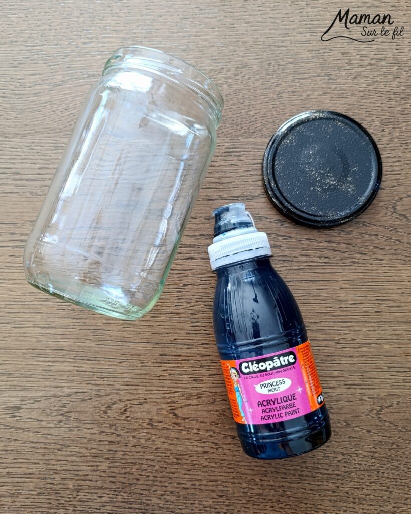 Fabriquer un petit astronaute qui flotte comme en apesanteur dans une ISS miniature : activité créative, récup' et manuelle enfants - Station Spatiale Internationale imaginée avec un bocal en verre surcyclé - Papier brillant et holographique, rouleau en carton, peinture - Dessin et coloriage pour le cosmonaute - Suspendu avec un fil invisible et du scotch - Bricolage et décoration DIY et facile - Bricolage Fait maison, décoration - Thème Nuit, Ciel, Espace, étoiles, fusées - Bricolage sympa et facile - Arts visuels Maternelle et cycle 2 - Maternelle et élémentaire - Créativité - Cycle 1 ou 2 - tutoriel photos et vidéo - mslf