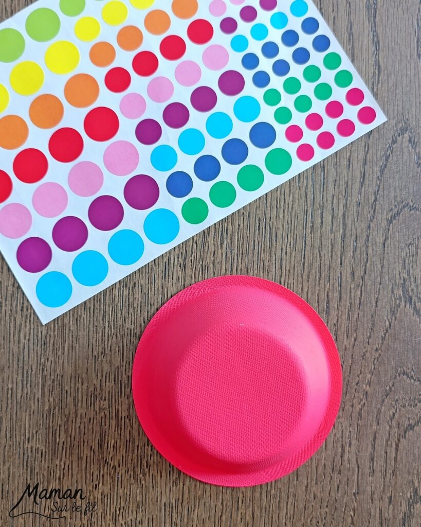 Fabriquer un champignon mignon d'automne avec un gobelet : activité créative et manuelle enfants - Le tutoriel et le matériel créatif vient de chez 10 Doigts - Peinture et gommettes pour un bricolage automnal simple et joli - Bricolage et décoration DIY - Bricolage Fait maison, décoration - Kit tout compris - Thème Automne, forêt, bois, champignons, feuilles mortes - Bricolage sympa et facile - Arts visuels Maternelle et cycle 2 - Maternelle et élémentaire - Créativité - Cycle 1 ou 2 - tutoriel photos - mslf