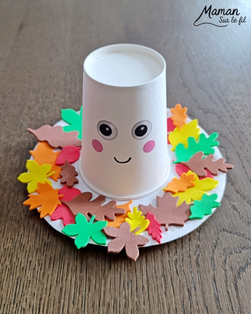 Fabriquer un champignon mignon d'automne avec un gobelet : activité créative et manuelle enfants - Le tutoriel et le matériel créatif vient de chez 10 Doigts - Peinture et gommettes pour un bricolage automnal simple et joli - Bricolage et décoration DIY - Bricolage Fait maison, décoration - Kit tout compris - Thème Automne, forêt, bois, champignons, feuilles mortes - Bricolage sympa et facile - Arts visuels Maternelle et cycle 2 - Maternelle et élémentaire - Créativité - Cycle 1 ou 2 - tutoriel photos - mslf