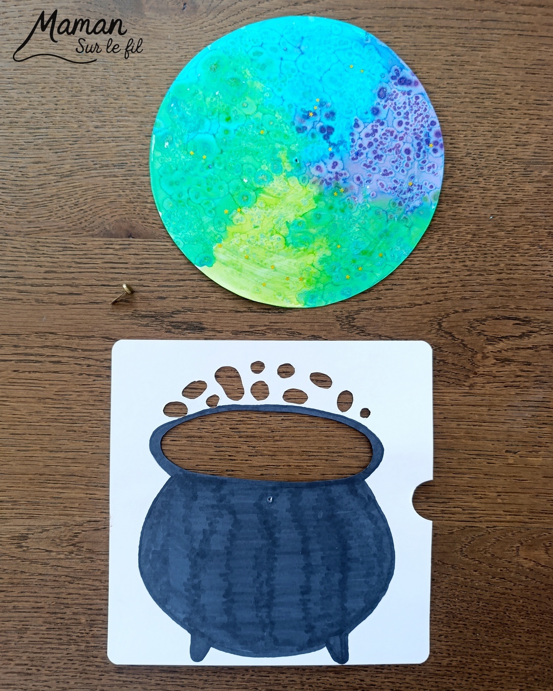 Créer un chaudron et sa potion qui change de couleurs : activité créative, peinture et manuelle enfants - Marmite ou chaudron de sorcière - Changement de couleurs avec système de roue qui tourne - Technique encre et gros sel pour effet Bulles - Gel pailleté et paillettes - Découpage, dessin, coloriage - attache parisienne - Bricolage et décoration DIY et facile - Bricolage Fait maison, décoration - Thème Halloween, potion, sorcière, peur - Bricolage sympa et facile - Arts visuels Maternelle et cycle 2 - Maternelle et élémentaire - Créativité - Cycle 1 ou 2 - tutoriel photos et vidéo - mslf